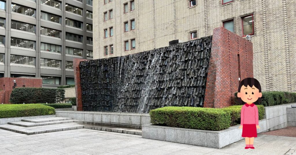TLI東京中国語センターのある日比谷シティの滝